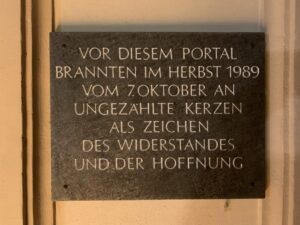 Gedenktafel an der Lutherkirche in Plauen